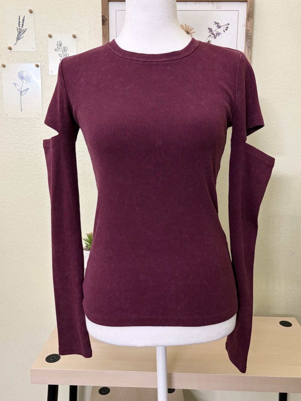 DKNY Jeans Ribbed Cutout Sleeve Long Sleeve Top Burgundy Fitted Y2K XXS